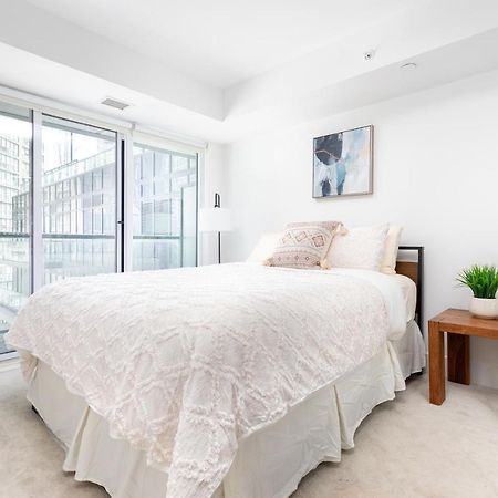 Upscale & Modern 2Bd + Den 2Ba Heart Of Downtown! Apartment Toronto Exterior foto