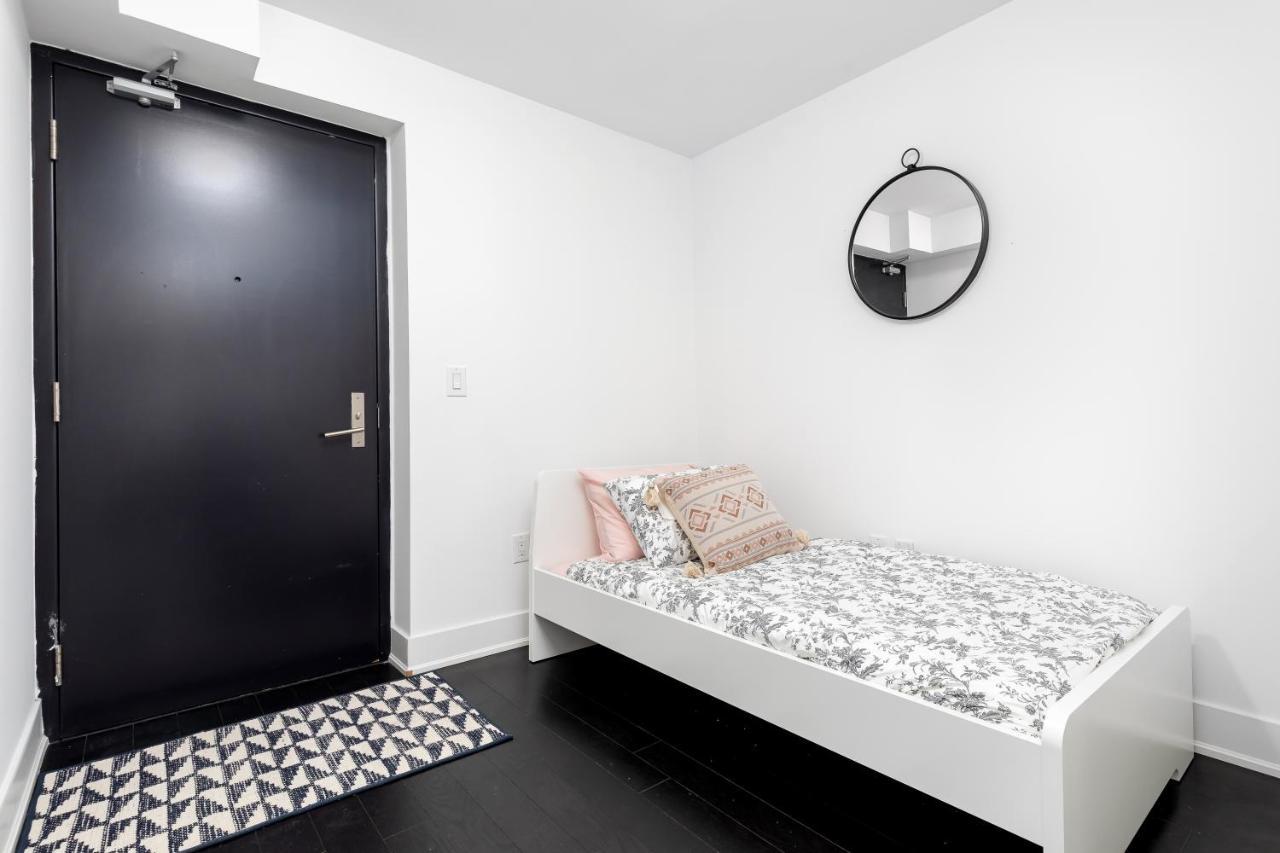 Upscale & Modern 2Bd + Den 2Ba Heart Of Downtown! Apartment Toronto Exterior foto